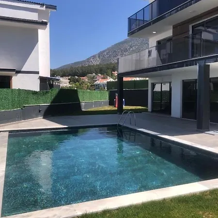 빌라 Luxury Villa Ovacik *